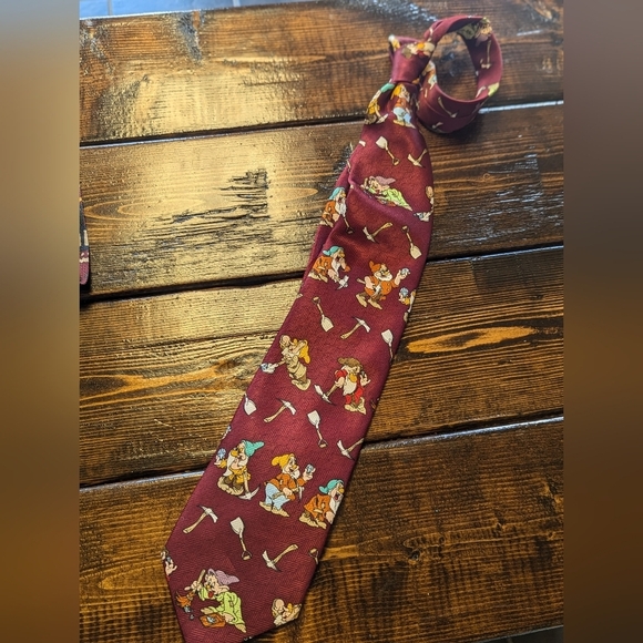 2 Fun men's Ties. Looney tunes and Snow White. 😁 - Picture 4 of 9